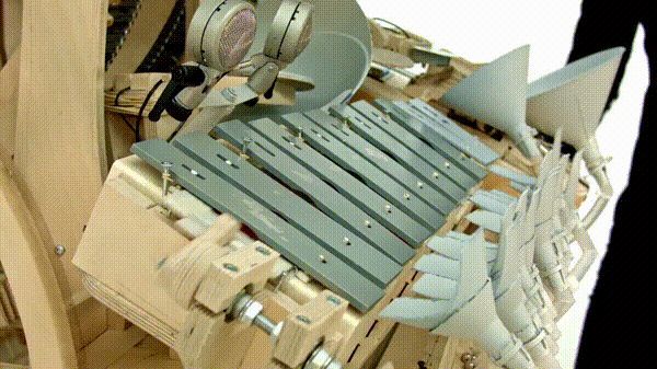 2,000個の鉄球、3,000のパーツ!まるでピタゴラ装置のようなマシンで音楽を奏でるスウェーデンのミュージシャンが凄すぎる!