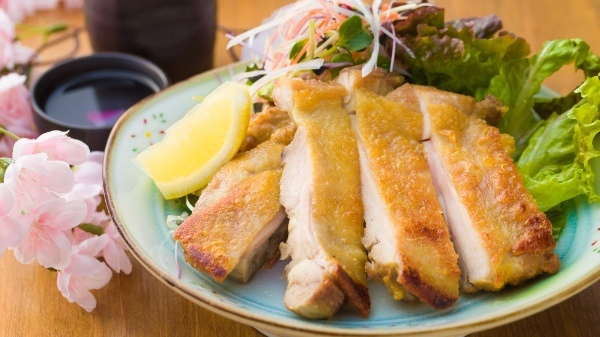 目黒のお花見帰りにも！ぷりっぷりの鮮魚や純和鶏、名物・土鍋ご飯まで楽しめる贅沢コースがリニューアル【こめの家 目黒店】