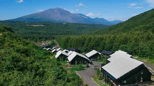 北軽井沢「あさま空山望」の新しい宿泊プランで、ラグジュアリーEVでの絶景ドライブも満喫