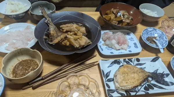 名前も知らない魚たちをさばく！港町ならではの「磯魚の宴」