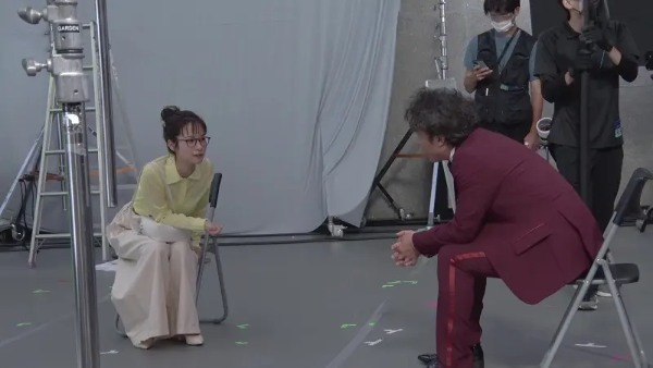 ドコモ新iPhoneのCMでムロツヨシと藤間爽子が初共演