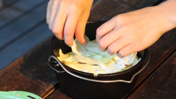 パティシエキャンパーSakiさんに教わる！ウマ味たっぷり『キャベツとミンチの重ね煮』の作り方