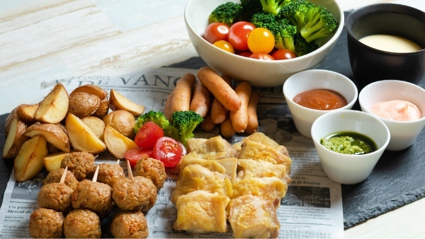 【サンシャインシティプリンスホテル】 限定メニューほか、洋食、和食、お子さま用メニュー、約60種が楽しめる「スペシャルブッフェ」を金曜・土休日限定で開催