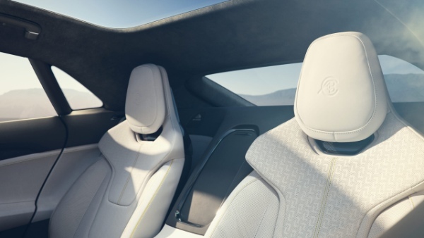 ロータスが4ドア電動ハイパーGTを謳う「エメヤ」を発表。生産開始は2024年を予定