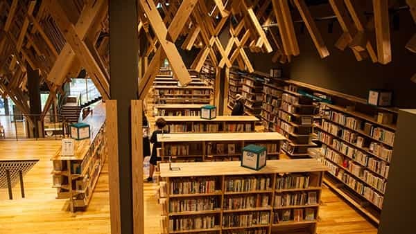 これ図書館!? わざわざ行きたい日本のおしゃれ図書館8選