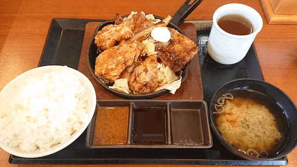 ご飯のおかず2大巨頭が最強タッグ結成！からやまから「しょうが焼きの2種盛り定食」発売