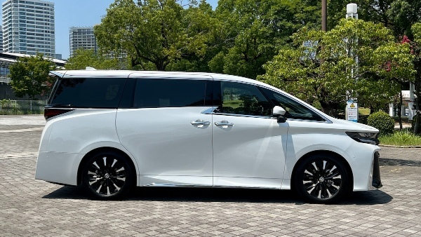 【試乗記】トヨタアルファード・ヴェルファイア　高級感溢れるショーファーとドライバーズカー