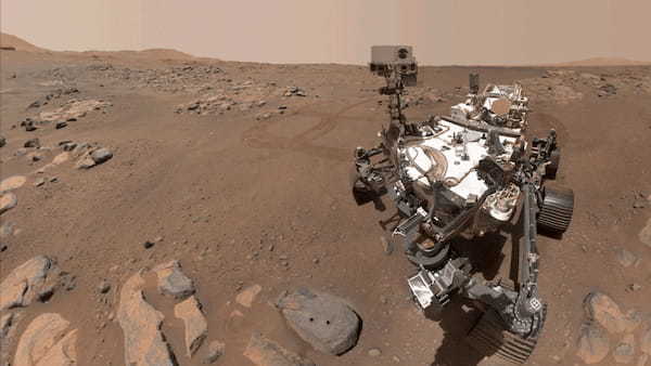 火星で謎の「黒い石」発見! NASA探査車が見つけた“スカルヒル”の正体は?