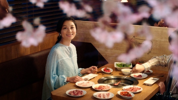≪小池栄子さんを起用した牛角TVCM第四弾≫カルビ3連発！からの白飯ドーン！「春の超カルビ祭り」篇