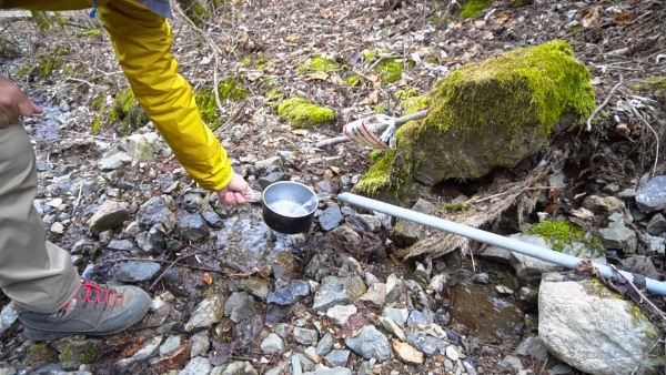 登山での水分補給！水場の水はそのまま飲める？濾過・消毒方法も解説！