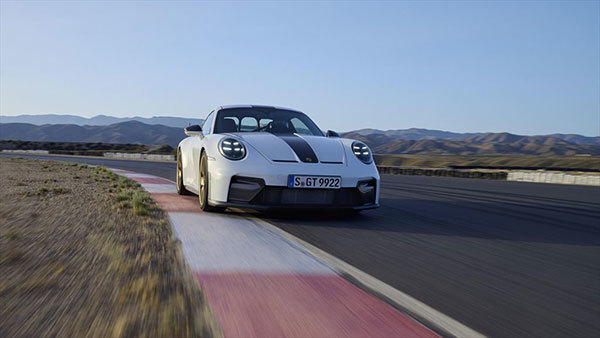 25周年を迎えた「ポルシェ911GT3」がアップデート！ 今回もライトな仕様のツーリングパッケージをラインナップ