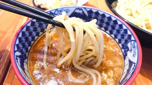 【広報さんに聞いたアレンジレシピ】三田製麺所の1杯のつけ麺で複数味変してシメまで楽しむ方法