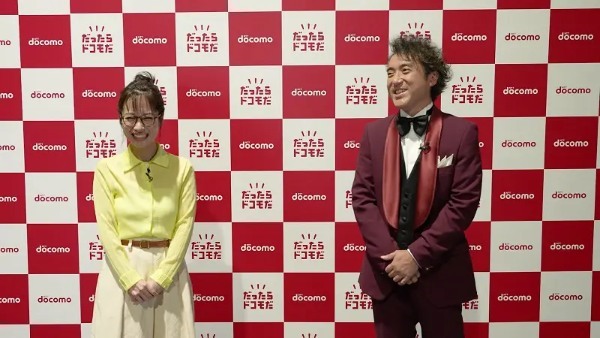ドコモ新iPhoneのCMでムロツヨシと藤間爽子が初共演
