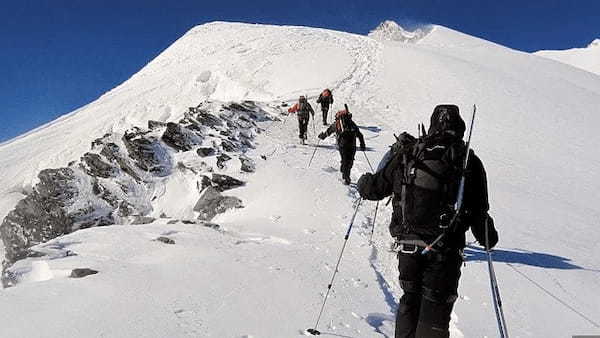 【凍傷対策】冬の登山で冷えた指先を温める予防・対策方法！ポカポカになるアイテムも紹介