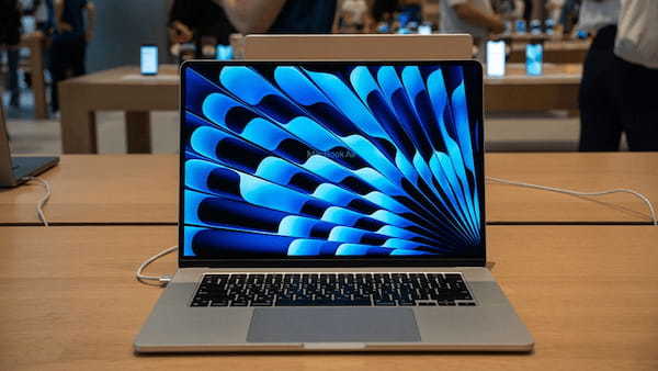 新型MacBook Airは進化少なめ…? あえて“型落ち”を選んで、差額でAirPodsを買うのもアリかもよ