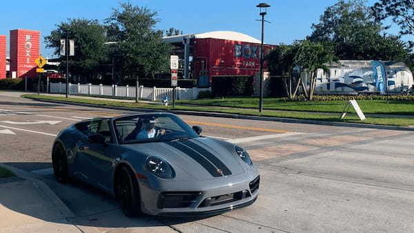 コンバーチブルのポルシェで行く、「時を超える旅」。「ポルシェ・911 カレラ4GTS カブリオレ」でフロリダを疾走。