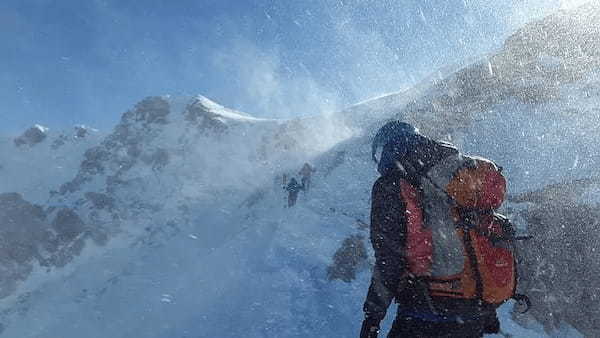 【凍傷対策】冬の登山で冷えた指先を温める予防・対策方法！ポカポカになるアイテムも紹介