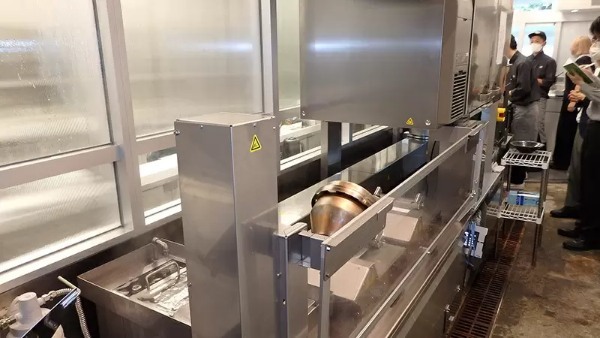 「調理ロボット」で飲食業界の革命児なるか　東京・恵比寿「Magic Noodle香味麺房」をレビュー