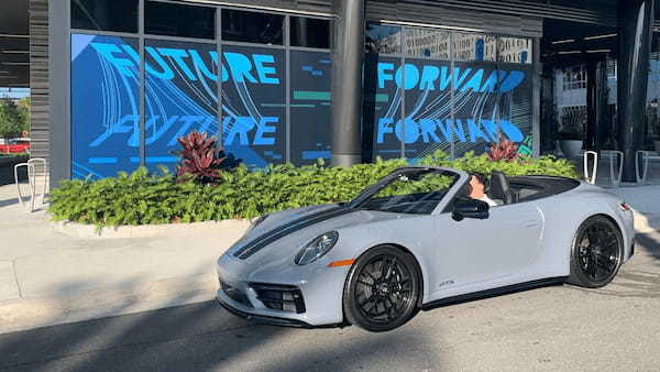 コンバーチブルのポルシェで行く、「時を超える旅」。「ポルシェ・911 カレラ4GTS カブリオレ」でフロリダを疾走。5.jpeg