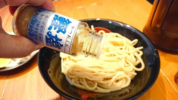 【広報さんに聞いたアレンジレシピ】三田製麺所の1杯のつけ麺で複数味変してシメまで楽しむ方法