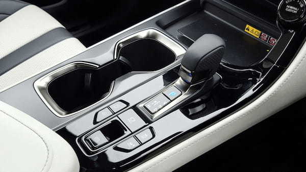 【スタッフ通信】プレミアムSUV 2台でGO!!