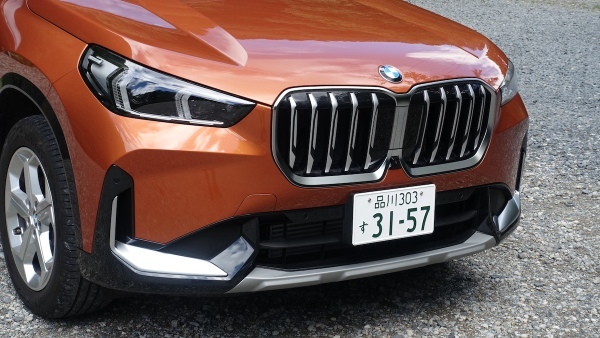 【試乗記】BMW iX1とガソリンX1を乗り比べて分かった。こだわりってなんだっけ？