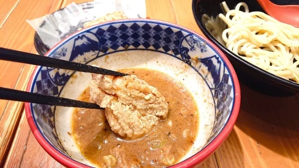 【広報さんに聞いたアレンジレシピ】三田製麺所の1杯のつけ麺で複数味変してシメまで楽しむ方法