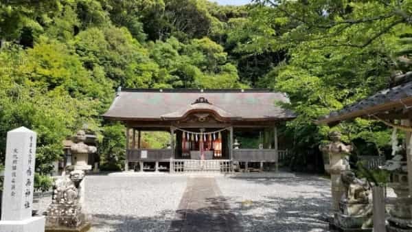 【神社は雨の日に行くと運気アップ!?】オススメ神社パワースポット6選