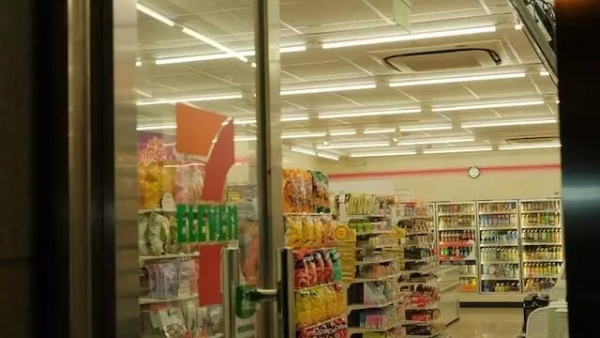 コンビニでスリッパって売ってるの？大手3社で買える簡易・携帯用スリッパはいくら？