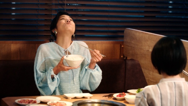 ≪小池栄子さんを起用した牛角TVCM第四弾≫カルビ3連発！からの白飯ドーン！「春の超カルビ祭り」篇