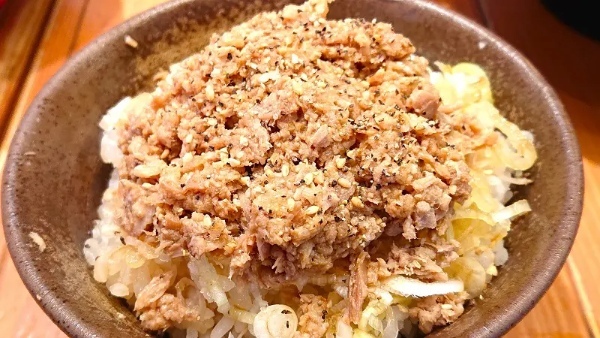 【広報さんに聞いたアレンジレシピ】三田製麺所の1杯のつけ麺で複数味変してシメまで楽しむ方法