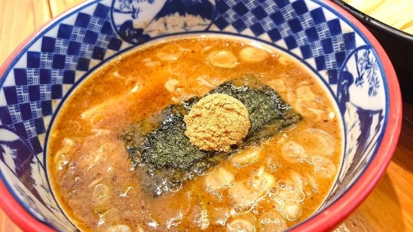 【広報さんに聞いたアレンジレシピ】三田製麺所の1杯のつけ麺で複数味変してシメまで楽しむ方法