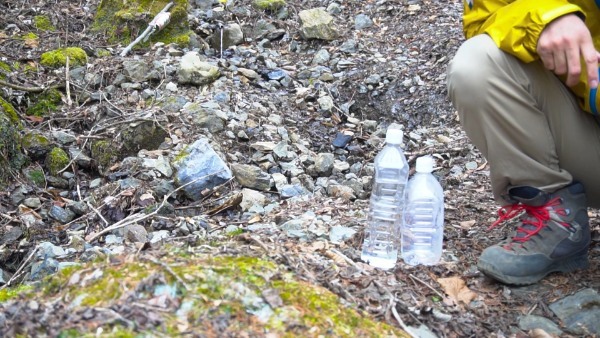 登山での水分補給！水場の水はそのまま飲める？濾過・消毒方法も解説！