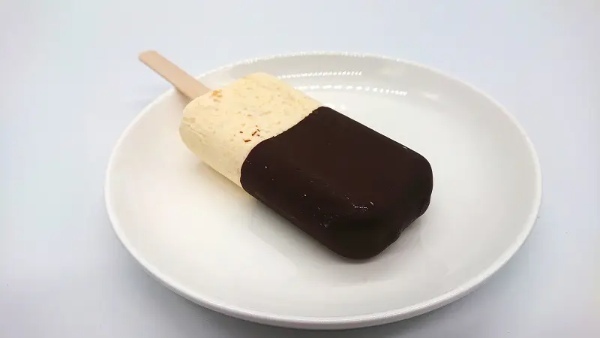 森永とミスドがコラボ!チョコファッションをイメージしたアイスをじっくり観察