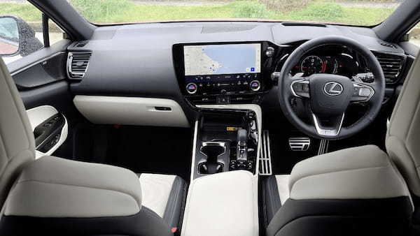 【スタッフ通信】プレミアムSUV 2台でGO!!