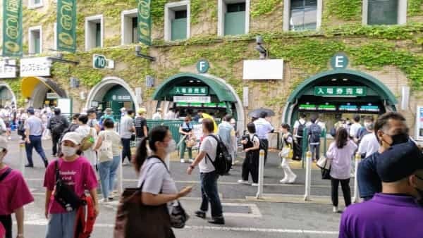 きょう開幕の夏の甲子園。周辺が人でめっちゃいっぱいになってる【にしつーレポ】