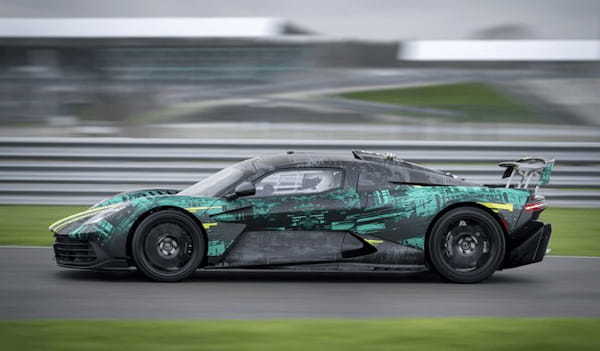 アストンマーティンがプラグインハイブリッド・ハイパーカー「ヴァルハラ」の最新プロトタイプの画像を公開