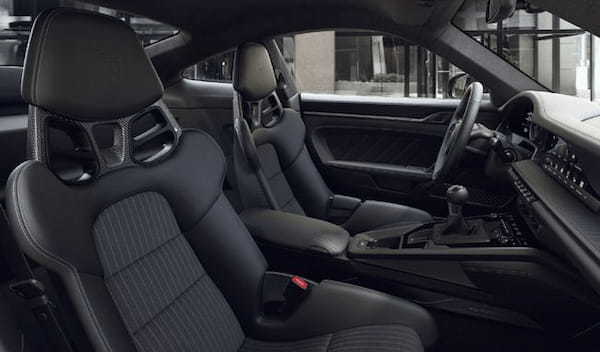 ポルシェ911の誕生60周年を記念した特別限定モデル「911 S/T」が登場