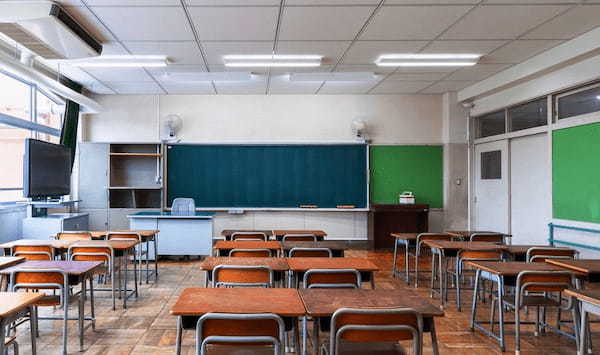 「学級閉鎖ラッシュ」は大人の軽躁さが招いた人災 --- 高梨 雄介