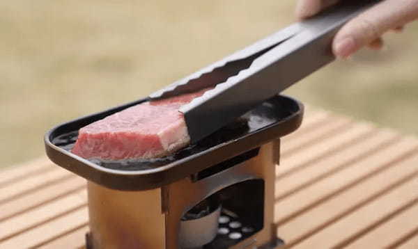 見よ、この薄さ!! これが燕三条製BBQコンロだって信じる？（厚さ3mmよ？）