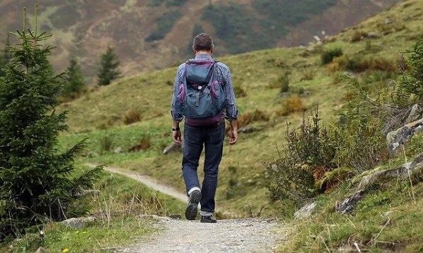 【初心者向け】夏登山の服装ガイド。ウェア選びの基本知識や快適素材もご紹介！