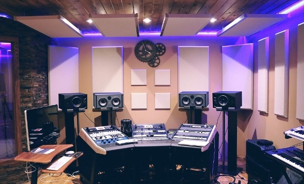 【防音室の自作】DIYで安く簡易防音室を作ろう!だんぼっちなど登場
