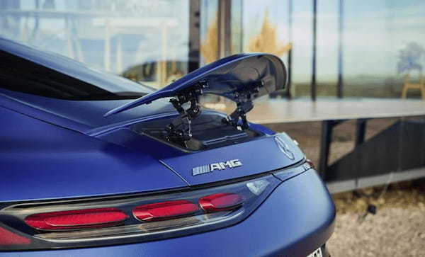 2+2仕様を新設定した新型メルセデスAMG GTクーペが日本デビュー