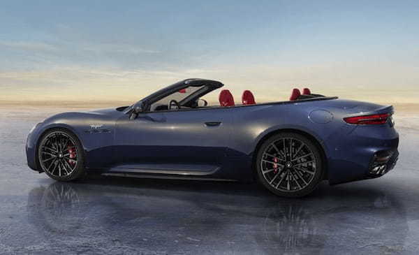 マセラティの4シーターオープンカー「グランカブリオ」が復活! トップには新設計の電動開閉式ソフトトップを配備