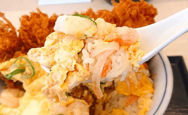 食欲があふれ出す！かつやの「海鮮たまごチキンカツ丼」がビジュアル最強すぎた