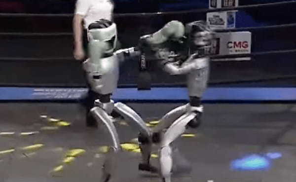 世界初「ヒューマノイドロボット格闘大会」ロボットがリングでガチバトル!“ロボット格闘技”に観客熱狂
