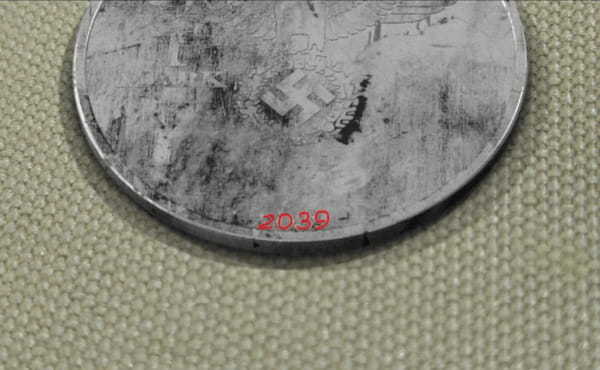 パラレルワールドから来た2039年鋳造「ナチスコイン」が発見される!? ナチス勝利の世界線か