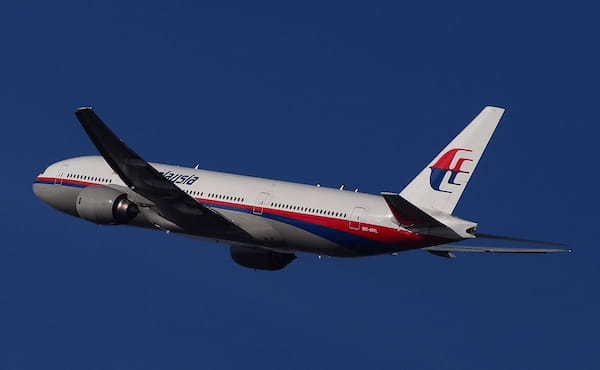 航空機がUFOに取り囲まれ消失する衝撃映像！ 消えたマレーシア航空370便は異次元にテレポートした!?