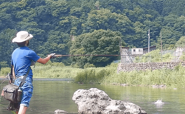 山梨県の鶴川で清流小物釣り堪能　半日のミャク釣りで6魚種58尾の好釣果