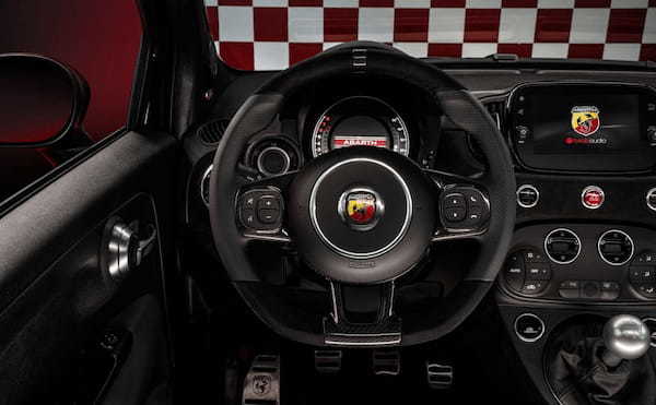 わずか1,368台! T-Jetエンジンオマージュの限定モデル、新型「アバルト695 75周年アニヴェルサリオ」